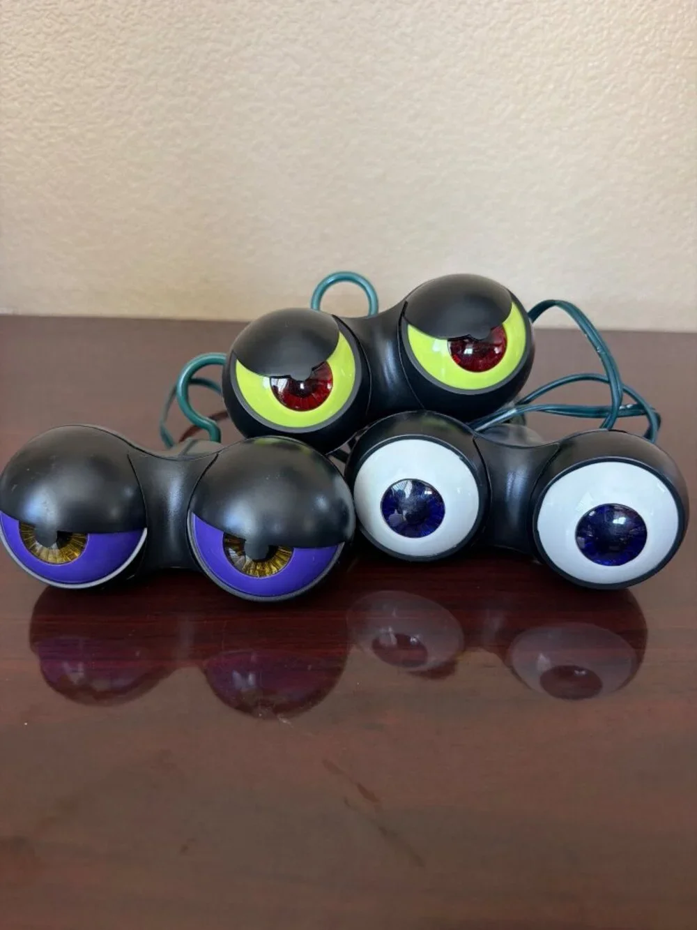 2009 Mystic Industries Peep n’ Peepers Halloween Flashing Eyes – 2 Sets
